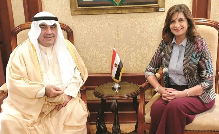 السفيرة نبيلة مكرم وأحمد اسماعيل بهبهاني﻿