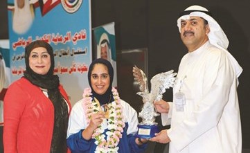 الخطوط الجوية الكويتية تكرم البطلة إيمان الشماع﻿