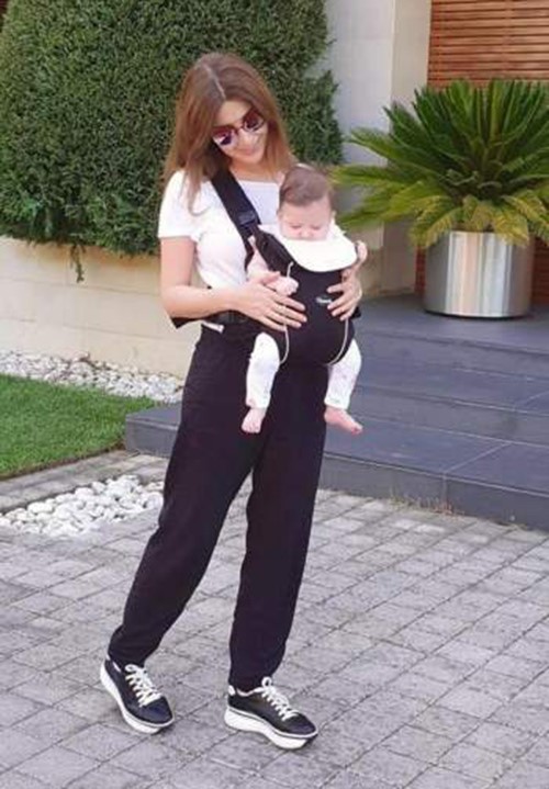 شاهد إبنة نانسي عجرم ليا بعد أشهر على ولادتها
