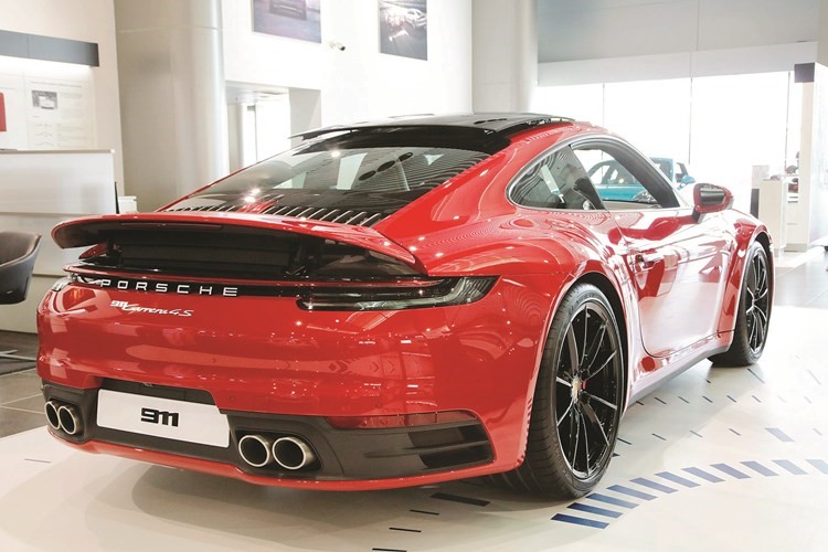 بورشه 911 الجديدة كلياً.. الأسطورة الخالدة