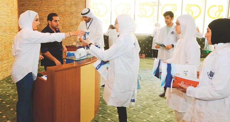 جانب من تدريب الطلبة في الأبحاث﻿