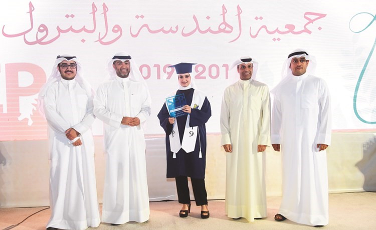 تكريم لطيفة العمار﻿
