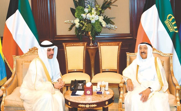 صاحب السمو الأمير الشيخ صباح الأحمد مستقبلا مرزوق الغانم﻿
