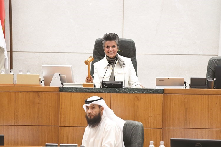 صفاء الهاشم على المنصة﻿