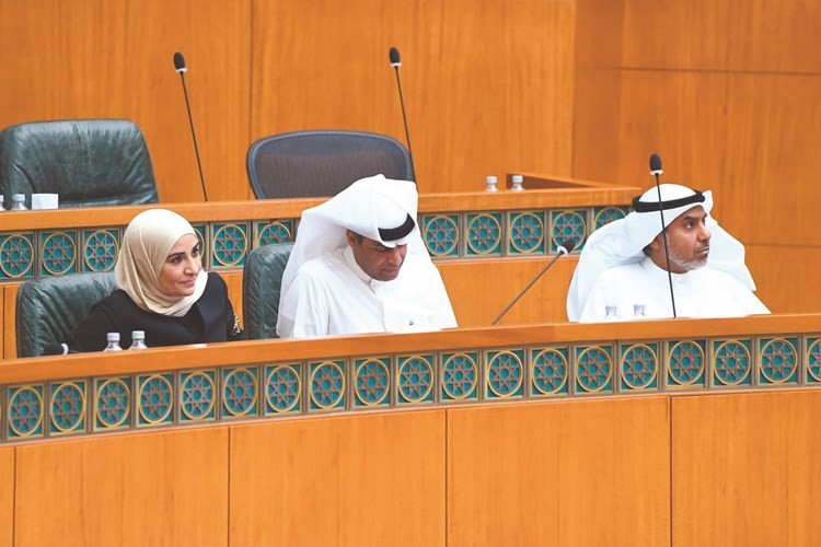 فهد الشعلة ود. خالد الفاضل ومريم العقيل﻿