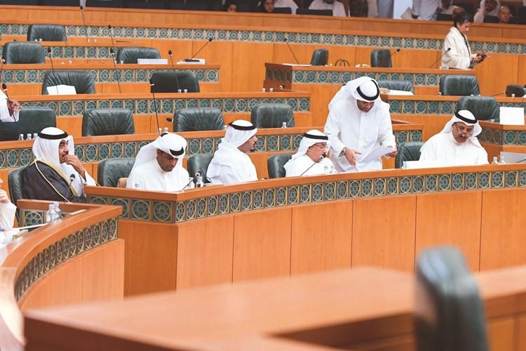 سعد الخنفور وعمر الطبطبائي والشيخ خالد الجراح وماجد المطيري ود. خالد الفاضل والشيخ صباح الخالد ﻿