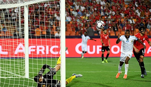 " الفراعنة " إلى الدور الثاني في كأس أمم أفريقيا
