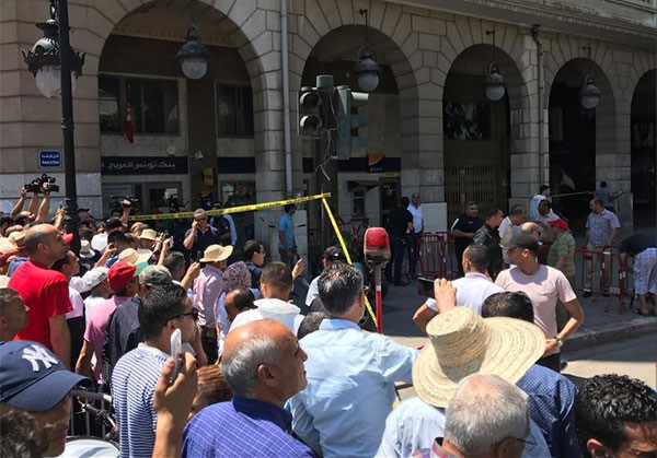 بالفيديو والصور..قتلى وجرحى في تفجيرين انتحاريين استهدفا العاصمة التونسية