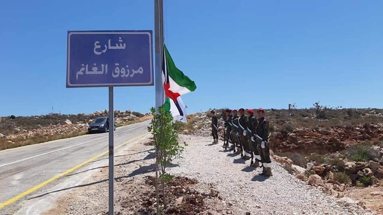 بالفيديو والصور..شاهد مراسم رفع علم الكويت بشارع مرزوق الغانم بالضفة الغربية