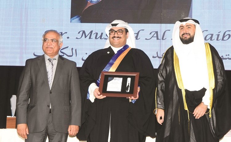 تكريم الخريج مساعد الكليب	(محمد هاشم)﻿