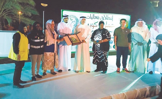 الشيخ محمد اليوسف خلال تكريم المشاركين في حملة عمار يا كويت ﻿