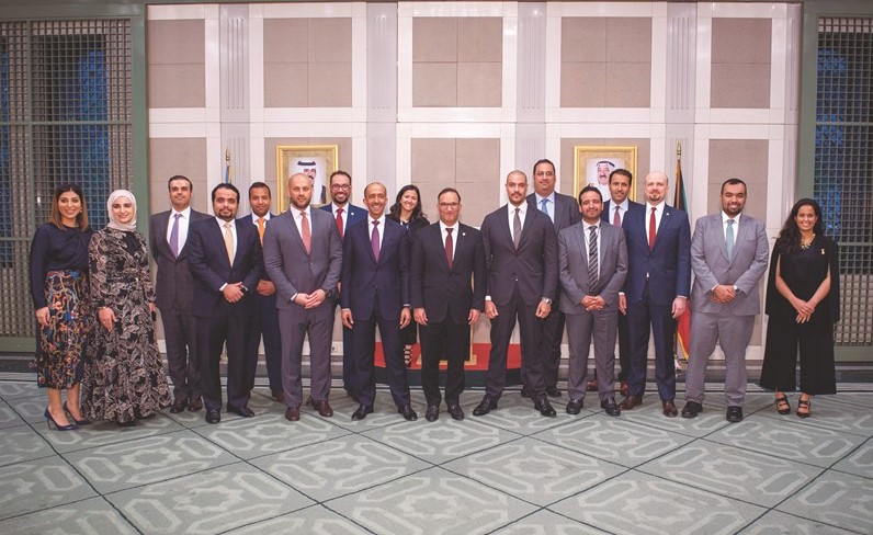 المندوب الدائم السفير منصور العتيبي مع الحضور خلال حفل الاستقبال﻿