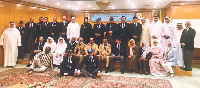 المشاركون في الاجتماع في لقطة تذكارية ﻿