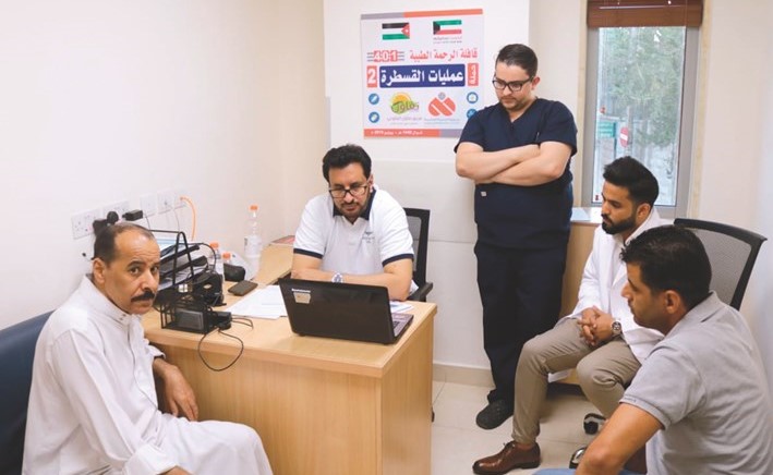 معاينة بعض المرضى﻿