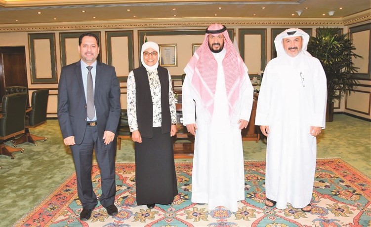 الشيخ طلال الخالد مستقبلا د.أحمد الشطي ود.آمال اليحيى ود.حسن القطان﻿