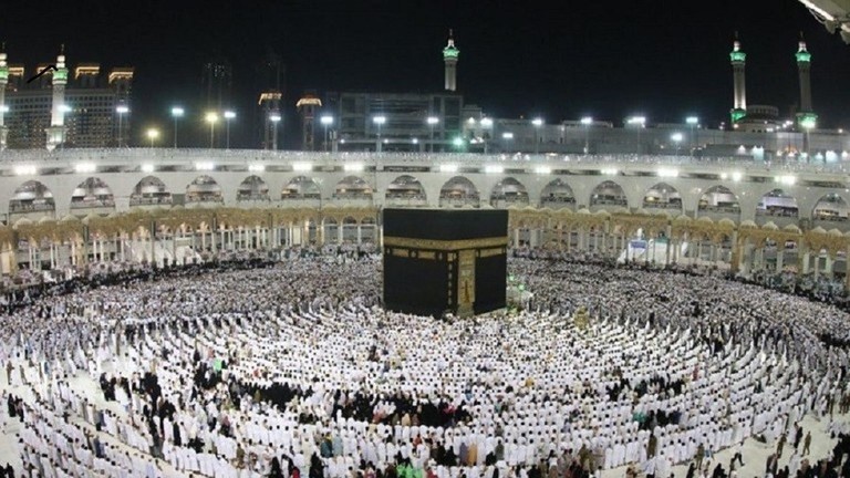 موجة سخرية من مكتب نتنياهو بعد نشره صورة مزيفة عن تحية عبرية في الكعبة المشرفة