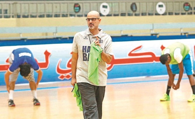 خالد غلوم في تدريب سابق لمنتخب الشباب﻿
