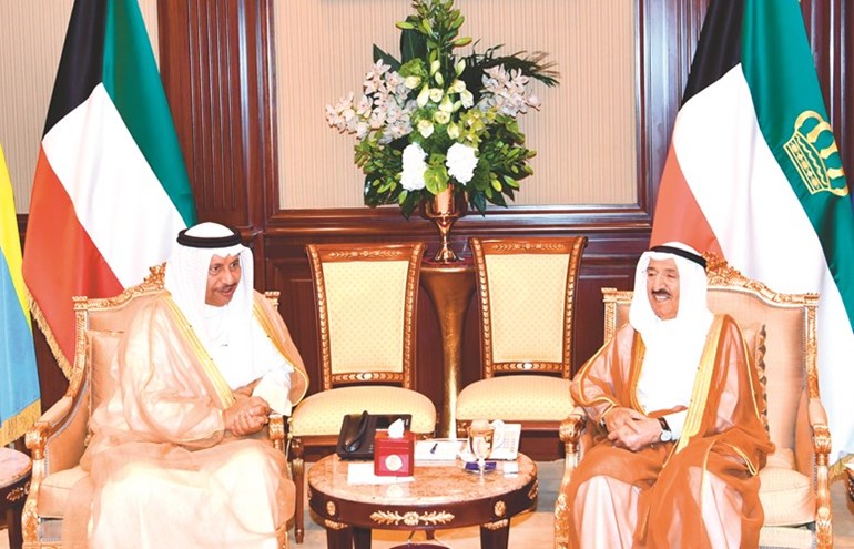 صاحب السمو الأمير الشيخ صباح الأحمد مستقبلا سمو رئيس الوزراء الشيخ جابر المبارك﻿