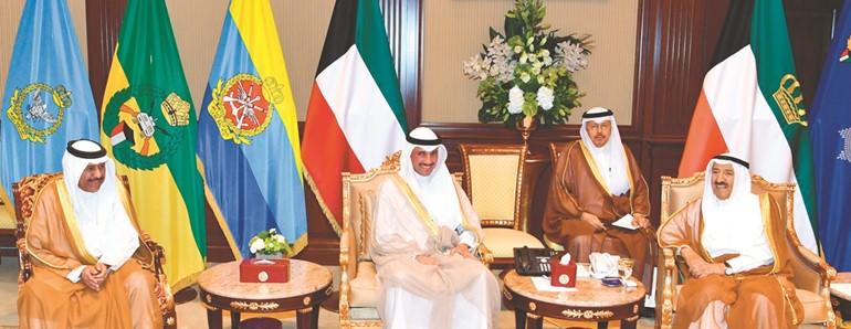  ﻿صاحب السمو الأمير الشيخ صباح الأحمد ورئيس مجلس الأمة مرزوق الغانم وحمد الهرشاني ويبدو وكيل ديوان سموه أحمد الفهد﻿