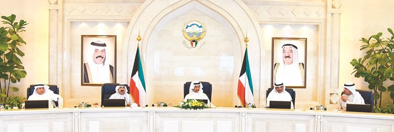 سمو الشيخ جابر المبارك مترئسا اجتماع مجلس الوزراء بحضور الشيخ ناصر صباح الأحمد والشيخ صباح الخالد والشيخ خالد الجراح وأنس الصالح﻿