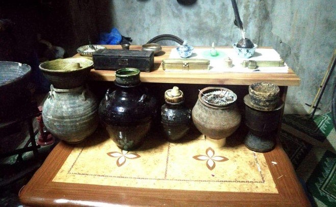 عماني يمتلك 250 قطعة تراثية نادرة معظمها يعود إلى 400 عام