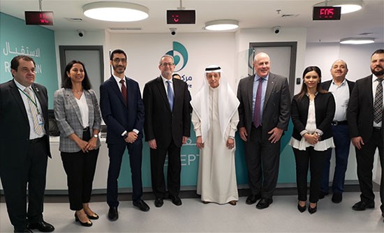 السفير الأميركي يشيد بالمستوى المتطور لمركز "ضمان" الصحي
