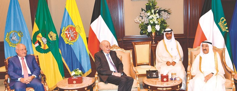 صاحب السمو الأمير الشيخ صباح الأحمد مستقبلا رئيس اللقاء الديموقراطي وزعيم الحزب التقدمي الاشتراكي اللبناني وليد جنبلاط﻿