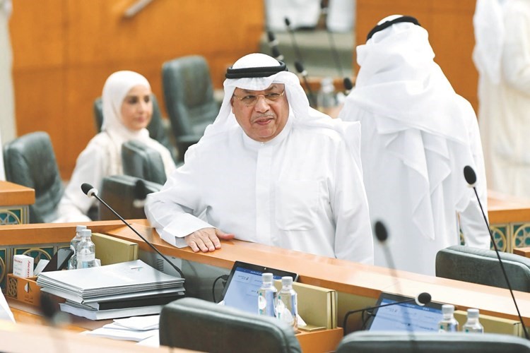 الشيخ خالد الجراح خلال الجلسة﻿
