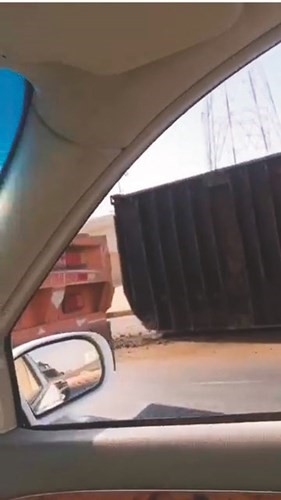 الكونتينرات بعد انقلابها﻿