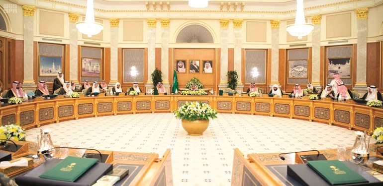 خادم الحرمين الشريفين مترئسا جلسة مجلس الوزراء السعودي أمس	(واس)﻿