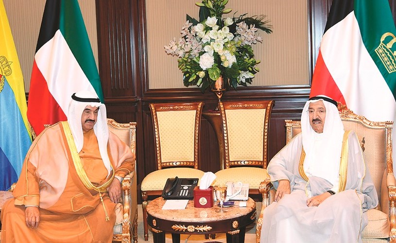 صاحب السمو الأمير الشيخ صباح الأحمد مستقبلا سمو الشيخ ناصر المحمد ﻿