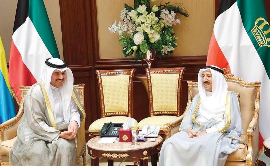 صاحب السمو الأمير الشيخ صباح الأحمد خلال استقباله د.محمد الهاشل