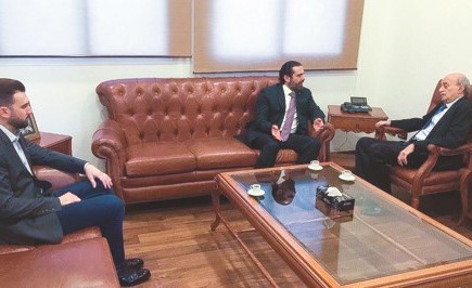 رئيس الحكومة سعد الحريري في دار الطائفة الدرزية بفردان مقدما التعازي بوفاة الشيخ علي زين الدين بحضور وليد جنبلاط ونجله النائب تيمور جنبلاط				(محمود الطويل)﻿