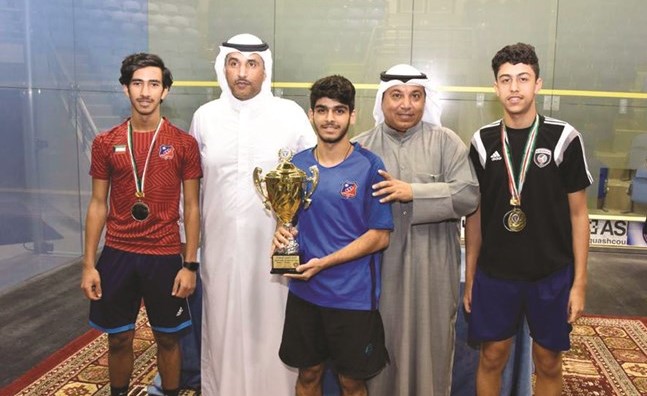 وليد الصميعي وفايز المطيري ولاعبو المنتخب ﻿