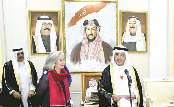 الشيخ د. أحمد ناصر المحمد يلقي كلمته خلال الحفل بعد تقليده الوسام من السفيرة ماري ماسدوبوي﻿
