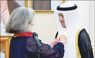 السفيرة ماري ماسدوبوي تقلّد الشيخ د.أحمد ناصر المحمد وسام جوقة الشرف الفرنسي برتبة فارس