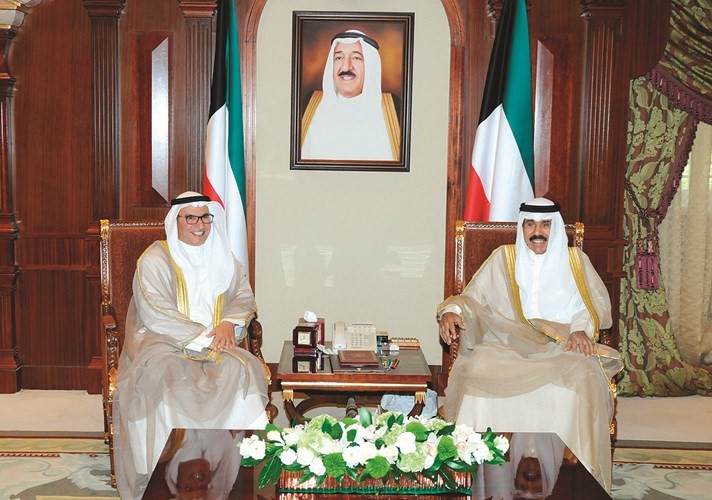 سمو ولي العهد الشيخ نواف الأحمد مستقبلا السفير منصور العتيبي﻿
