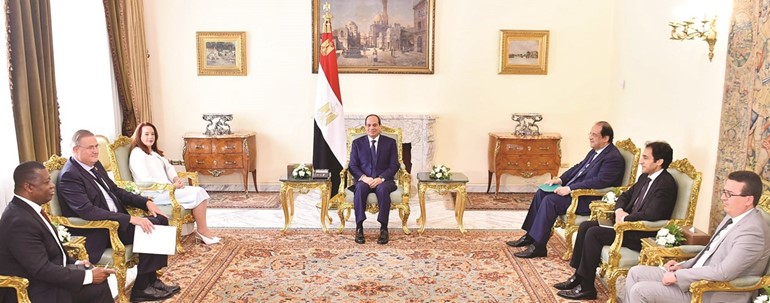 الرئيس عبدالفتاح السيسي مستقبلا ماريا فيرناندا اسبينوزا رئيسة الجمعية العامة للأمم المتحدة والوفد المرافق لها﻿