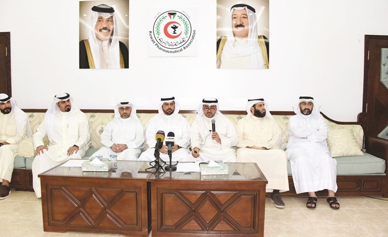 د.عبدالله البدر وعلي هادي ووليد الشمري وعادل السالم وعمر الحمدان (زين علام)﻿