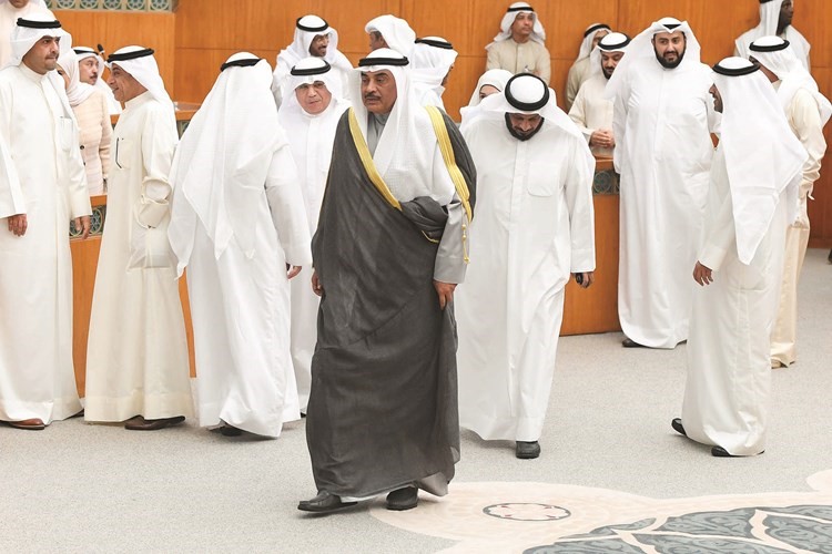 أعضاء الحكومة والمجلس في قاعة عبدالله السالم﻿