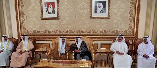 ممثل الأمير يقدم واجب العزاء بوفاة نجل حاكم الشارقة