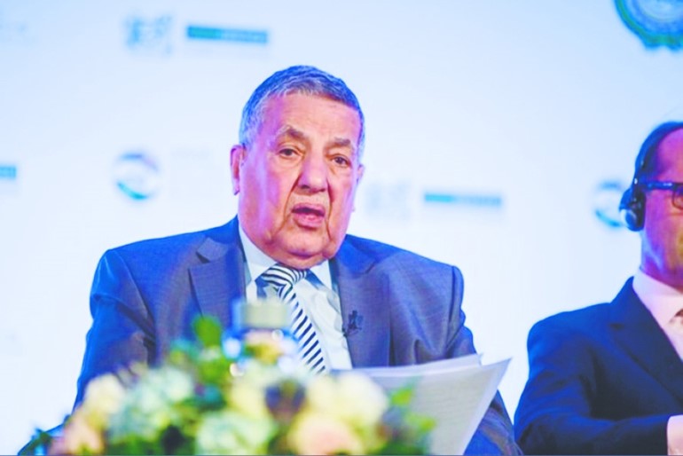 علي الغانم متحدثا خلال القمة