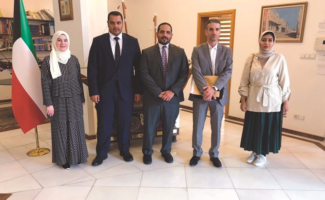  د.ماجدة القطان تتوسط القائمين على سفارة الكويت في تركيا ﻿
