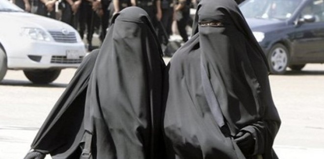 تونس تمنع النقاب في مؤسساتها العامة "لدواعٍ أمنية"