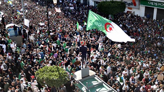 مظاهرات الجزائر: "تسونامي" بشري يجتاح الشوارع في الجمعة الـ20 للتصدي لـ"الثورة المضادة"