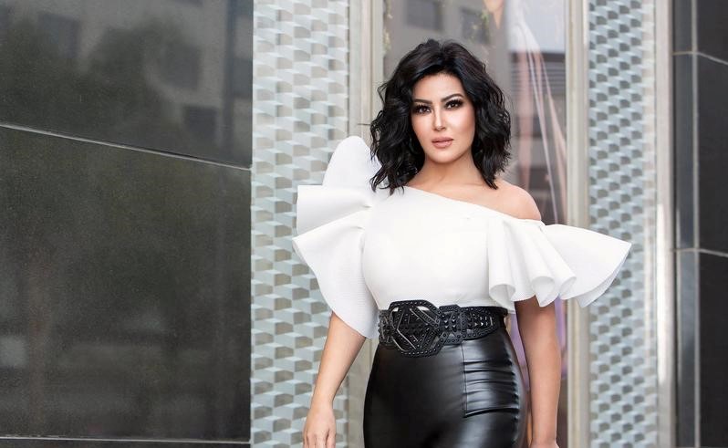 بالفيديو.. الشرطة المصرية تتدخل لمساعدة سمية الخشاب