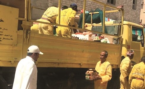 جانب من مصادرة الخضراوات والفواكه ﻿