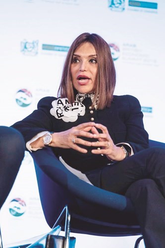 البحر خلال إحدى جلسات المؤتمر ﻿