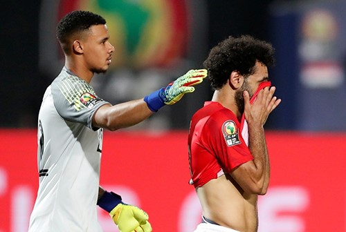 مصائب العرب تتوالى في «الكان».. «الفراعنة» يخرجون مبكرا