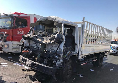 حادث تصادم بين حافلتين على طريق الغزالي يعرقل السير ويصيب سائق